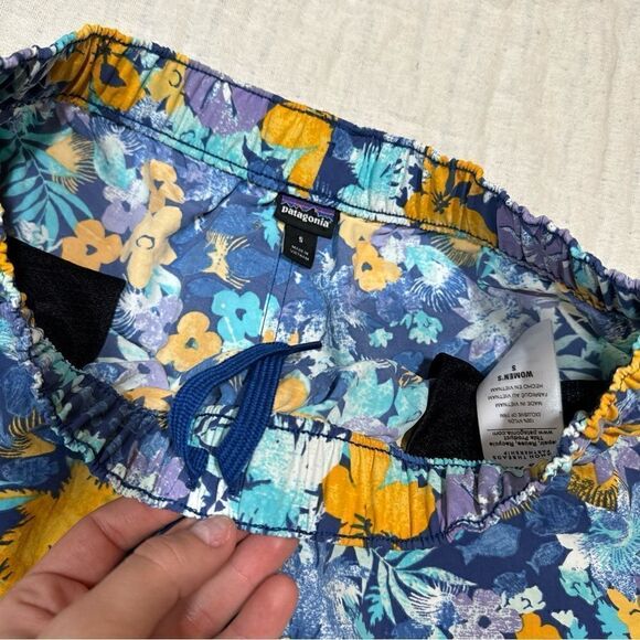 PATAGONIA Women’s Barely Baggies Blue Flower & Shell Shorts Size S - Picture 3 of 8
